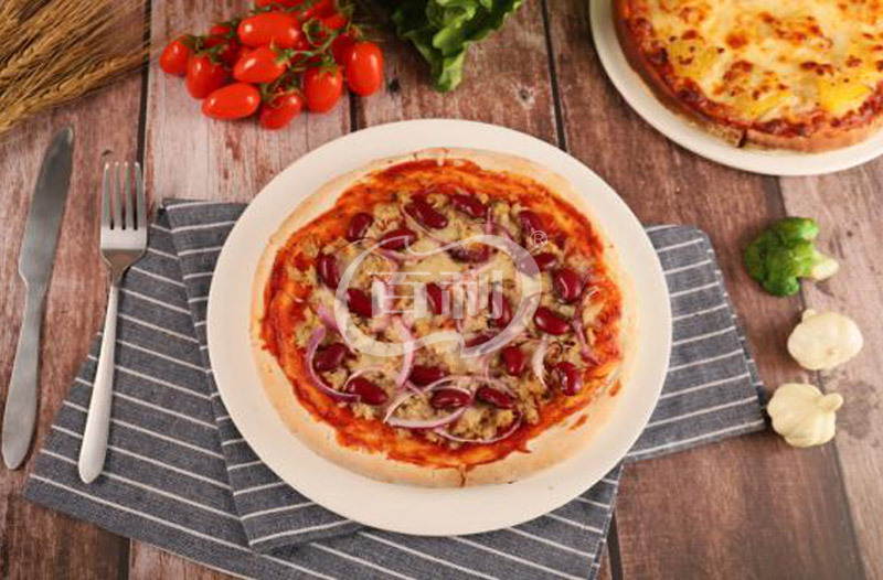 Tuna, Kidney Beans and Onion Pizza